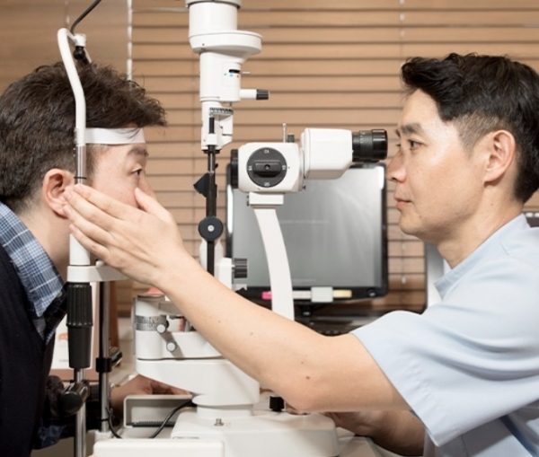 세극등검사 장면