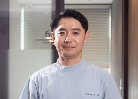 상담 공간 앞에 선 의료진